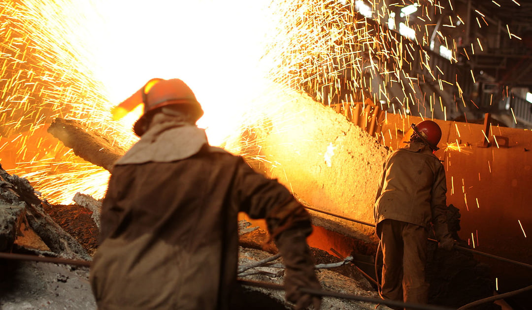 Workers protection for foundry molton iron splashes